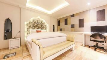 Presidential Room | Desk, laptop workspace, WiFi (free)