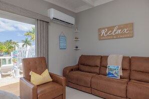TV - Unit 196 - 500 4th Street: 2  BR, 2  BA Duplex in Key Colony Beach, Sleeps 4 (Key Colony Beach)