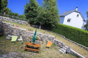 Outdoor dining - Vrbo Property (Argences en Aubrac)