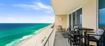 Beachfront 3BR at Pallazo 1107| Gulf Views| Balcony| Resort Pool