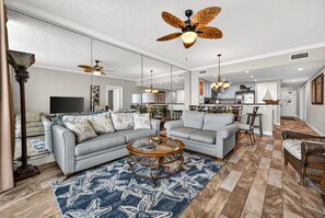 Smart TV - Beachfront 3BR at Pallazo 1107| Gulf Views| Balcony| Resort Pool (Panama City Beach)
