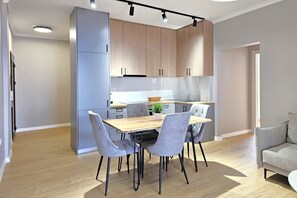 Familjepenthouse - flera sovrum (Deep Blue Rooftop - 111) | Restauranger