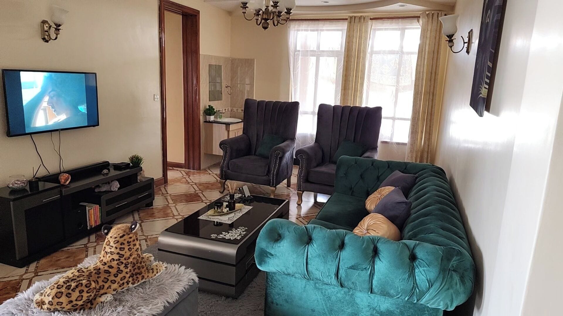 Apartment, 2 Bedrooms, Accessible, Smoking | Living room
