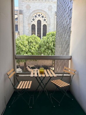 Outdoor dining - Studio 30m2, city center with parking (Aix-les-Bains)