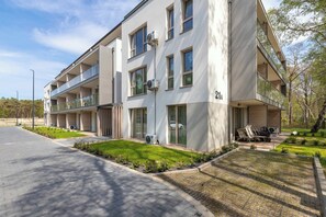 Exterior - Modern Apartment with a Balcony | Near the Beach | Parking (Łeba)