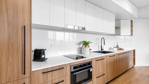Dishwasher, coffee/tea maker - Kove Apartment - B02 (Kiama)
