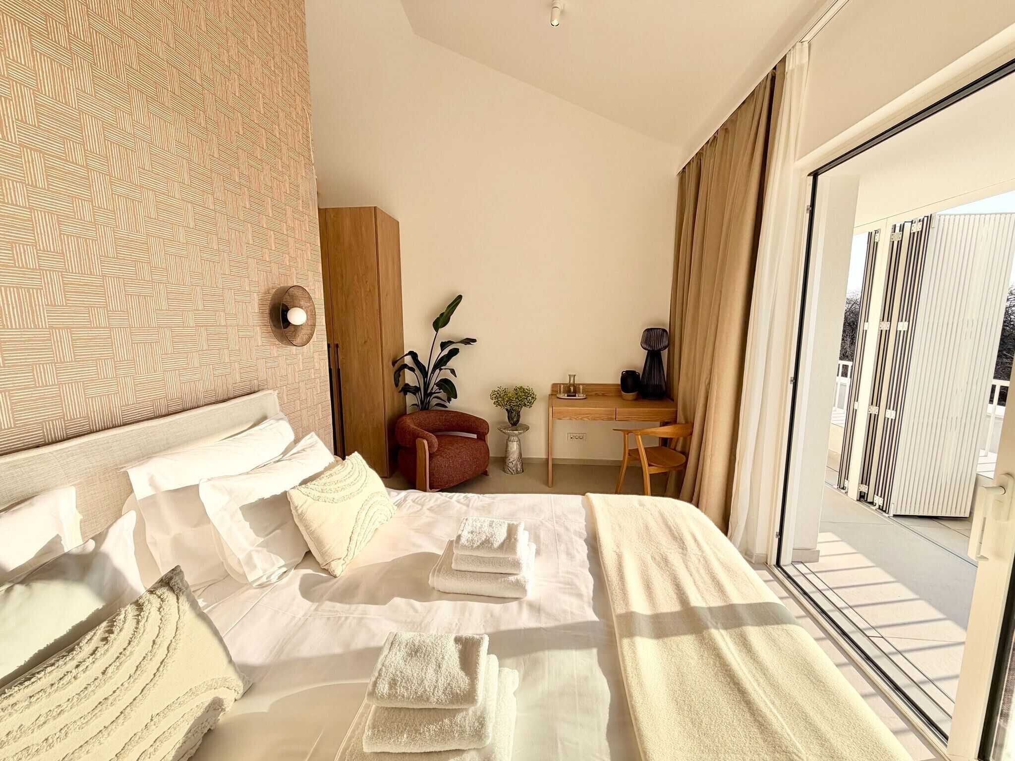 Iron/ironing board, travel cot, free WiFi, bed sheets