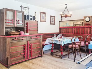Dining - Cosy apartment for 4 people with pets allowed (Ebensee)