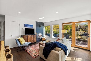 TV, fireplace - Chic Mountain Condo w/Beautiful Mtn Views (Steamboat Springs)
