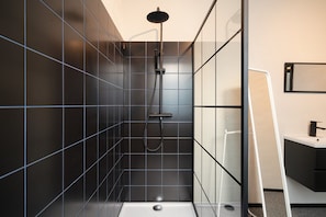 Apartment | Bathroom - Modern 2BR Stay - Grand Central (Antwerp)