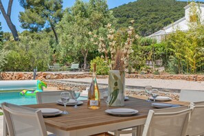 Outdoor dining - Villa with pool near Porquerolles (Carqueiranne)