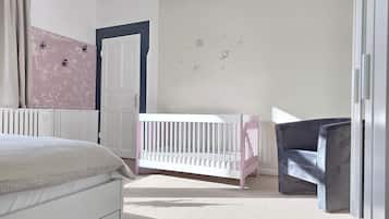 Iron/ironing board, WiFi, bed sheets