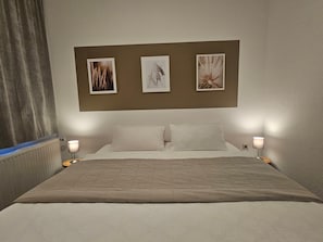 Iron/ironing board, WiFi, bed sheets