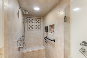 Apartment, 2 Schlafzimmer | Badezimmer | Handtücher