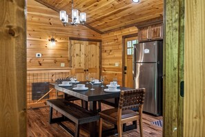 Dining - New Listing - 4BR cabin with amazing views very near DT Gatlinburg w/ easy roads (Gatlinburg)