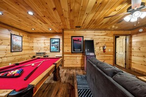 Games room - New Listing - 4BR cabin with amazing views very near DT Gatlinburg w/ easy roads (Gatlinburg)