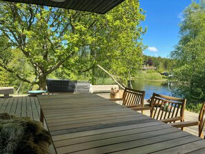 Outdoor dining - Summer house by lake near Femmøller Beach (Ebeltoft)