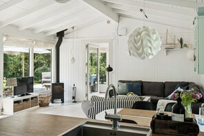 TV, fireplace - Family reunites for beach trips in Tisvilde Hegn (Vejby)