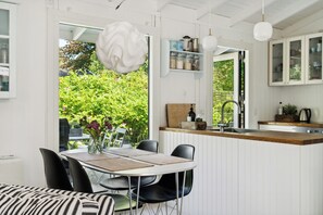 Dining - Family reunites for beach trips in Tisvilde Hegn (Vejby)
