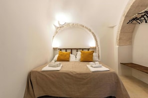 Free WiFi - 19th-century trulli complex among vineyards (Martina Franca)