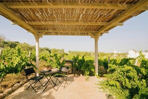 Outdoor dining - 19th-century trulli complex among vineyards (Martina Franca)