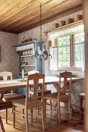 Dining - Historic off-grid farm cottage by Rombo trail (Leksand)