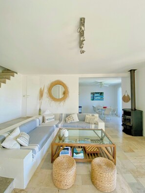 TV, fireplace - Sea view villa in La Croix Valmer (La Croix-Valmer)