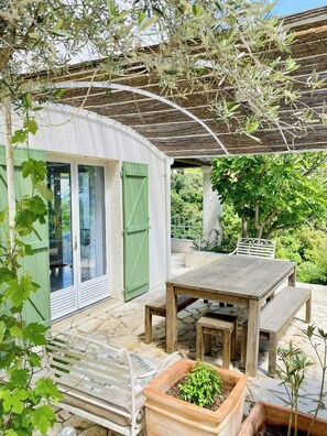 Outdoor dining - Sea view villa in La Croix Valmer (La Croix-Valmer)