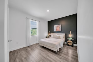 Desk, iron/ironing board, WiFi, bed sheets