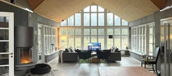 Feriehus ved skogen og stranden i Rørvig