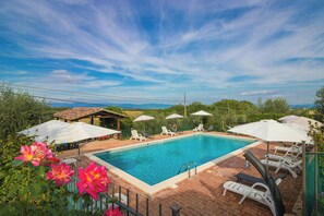 Pool - Apartment with view of Lake Trasimeno (Castiglione del Lago)