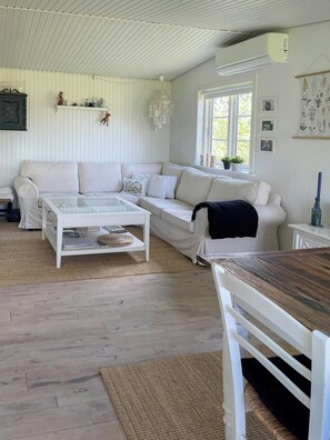 TV - Peaceful home near Skødshoved beach (Dejret)