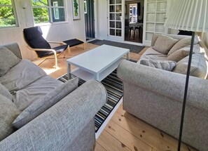 TV - Holiday home near beach and cliffs on Langeland (Humble)