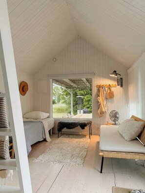 Free WiFi - Gotlandic stone farm with pool near Visby (Tingstäde)