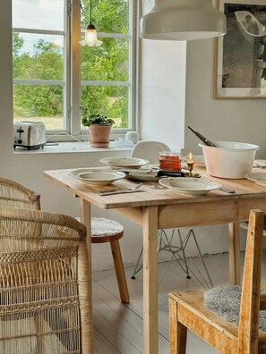 Dining - Gotlandic stone farm with pool near Visby (Tingstäde)