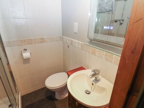 Shower - Banklands (Barnard Castle)