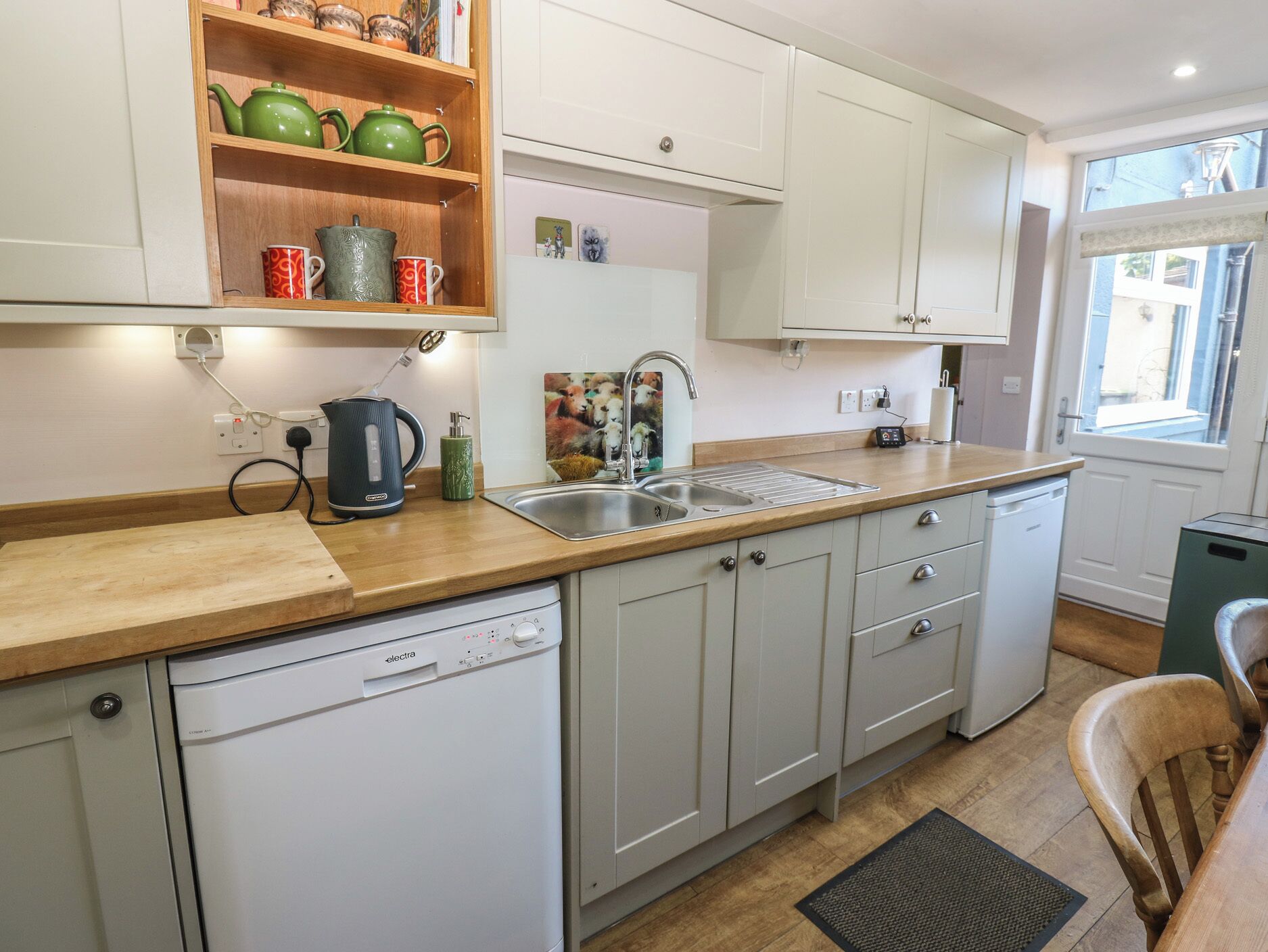 Cottage | Private kitchen | Cookware/dishes/utensils