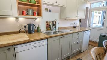 Cottage | Private kitchen | Cookware/dishes/utensils