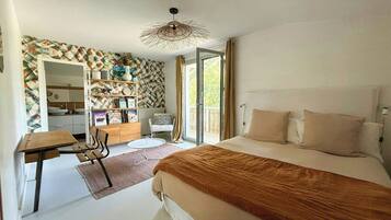 5 bedrooms, desk, free WiFi