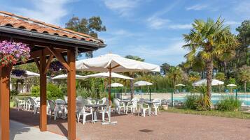 Apartment | Pool | Outdoor pool, a heated pool