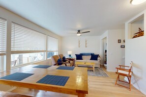 Interior - NEW! 2bd, Fire Pit, BBQ, Dogs Ok (616) (Westport)