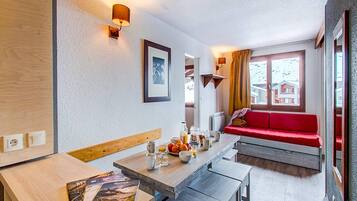 Apartment | Dining