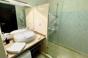 Shower, hair dryer, towels, soap - Villa coup de coeur swimming pool & rooftop Marrakech (Marrakech)