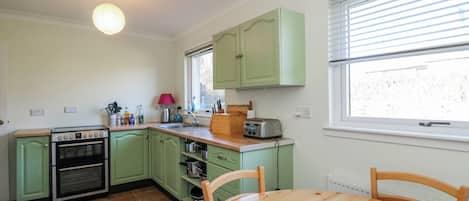 Cookware/dishes/utensils