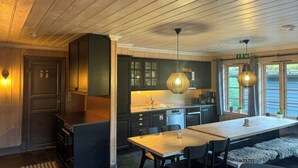 Coffee/tea maker, microwave, oven, dishwasher - Apartment for 18 with ski in/ski out in Hemsedal (Hemsedal)