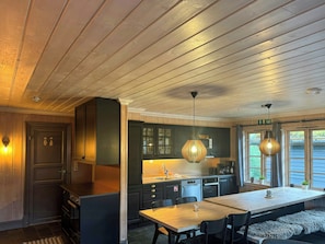 Coffee/tea maker, microwave, oven, dishwasher - Apartment for 18 with ski in/ski out in Hemsedal (Hemsedal)
