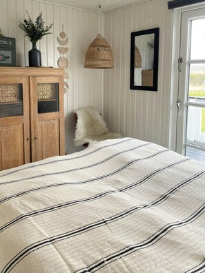 Free WiFi - Original wooden summer house with sea view (Allingåbro)