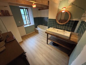 Bathroom - Vrbo Property (Saint-Michel-de-Chabrillanoux)