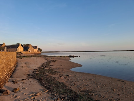 Beach nearby. Seaside Escape by the Petite Mer de Gâvres