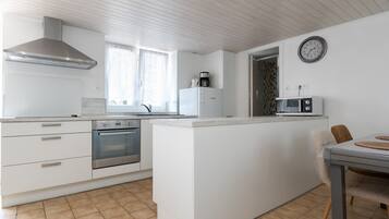 KylskÄp, mikrovÄgsugn, ugn och spishÀll